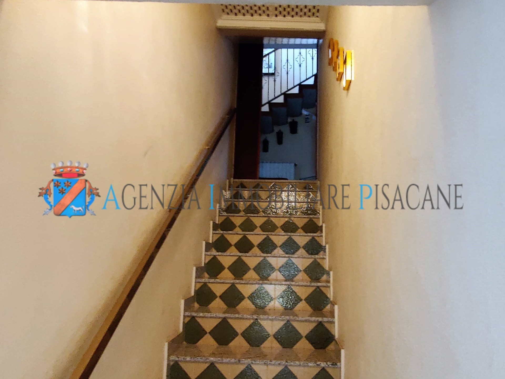 Accesso privato attico - Agenzia Immobiliare & Architettura Pisacane